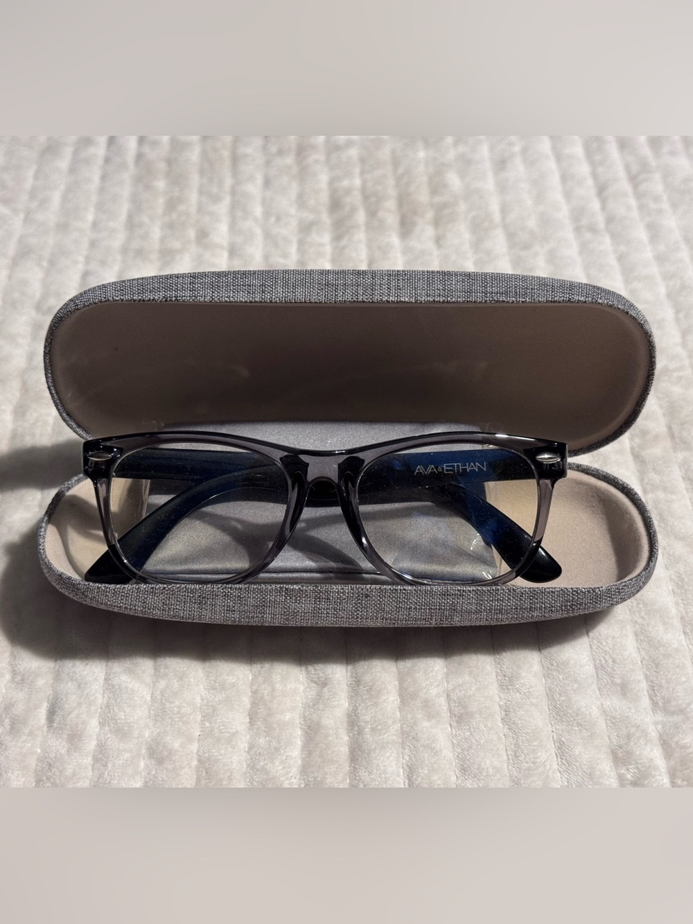 Kids Bluelight Eyeglasses in Protective Case